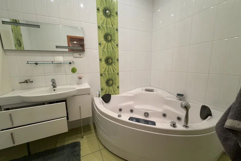 Продаётся 2-комнатная квартира, 74 м²
