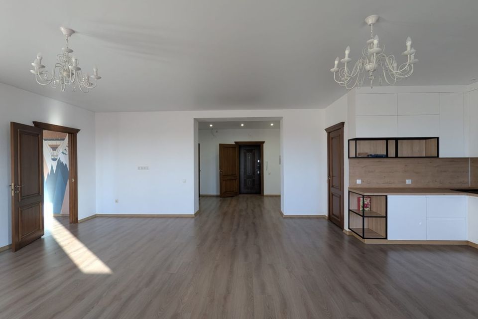 Продаётся 3-комнатная квартира, 111.5 м²