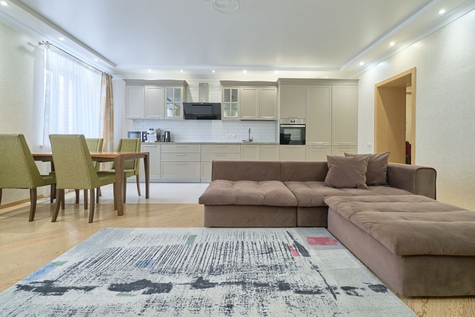 Продаётся 3-комнатная квартира, 105 м²