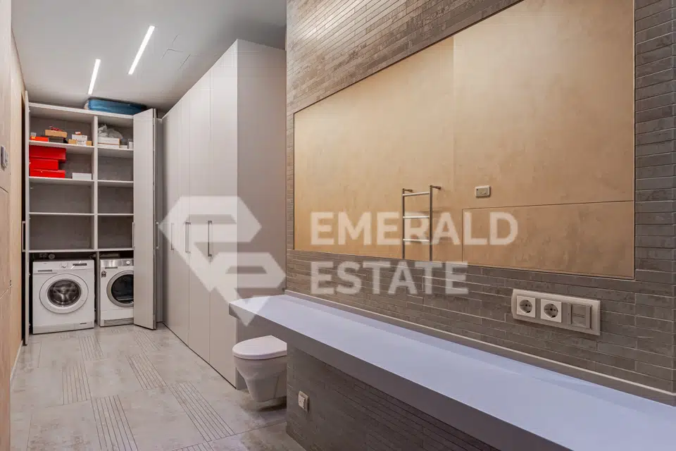 Продаётся 5-комнатная квартира, 458 м²