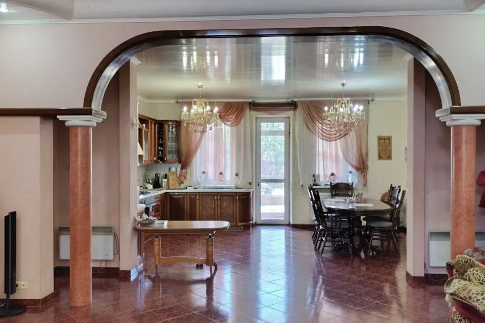 Продаётся 2-этажный дом, 480 м²