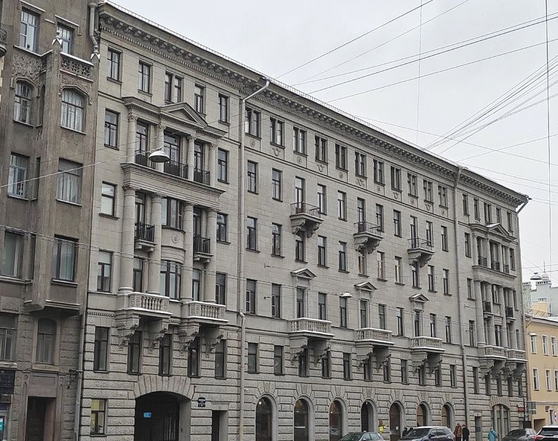 Продаётся 4-комнатная квартира, 136.6 м²