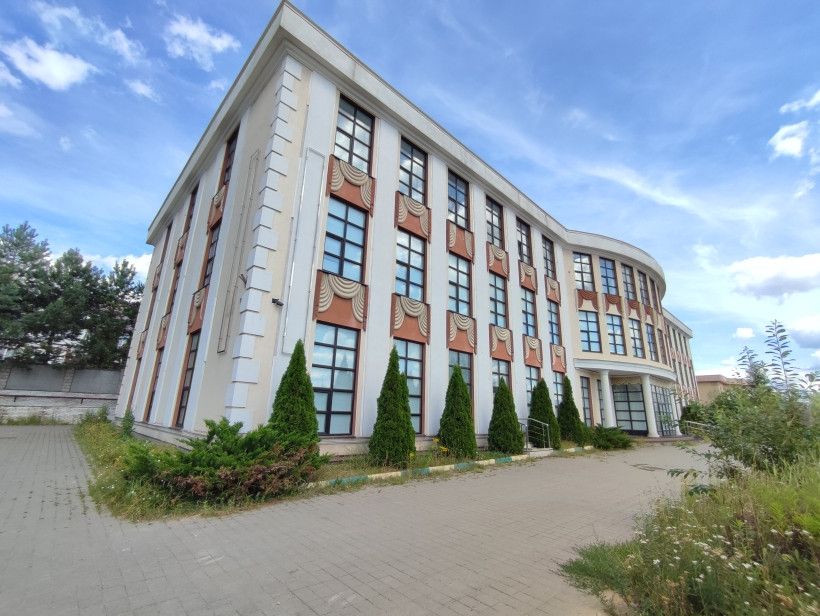 Продаётся 3-комнатная квартира, 136 м²