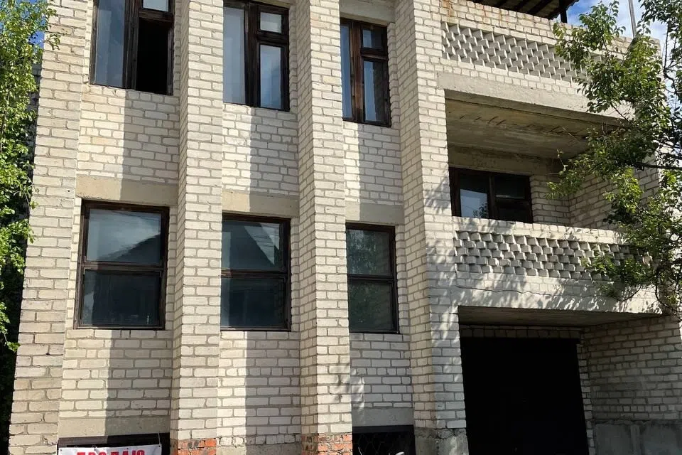 Продаётся 3-этажный дом, 250 м²