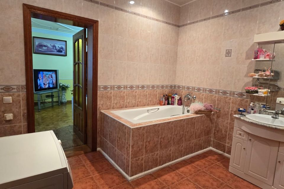 Продаётся 3-этажный дом, 224 м²