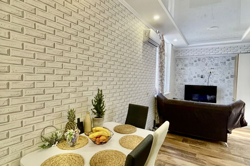 Продаётся 2-комнатная квартира, 65 м²