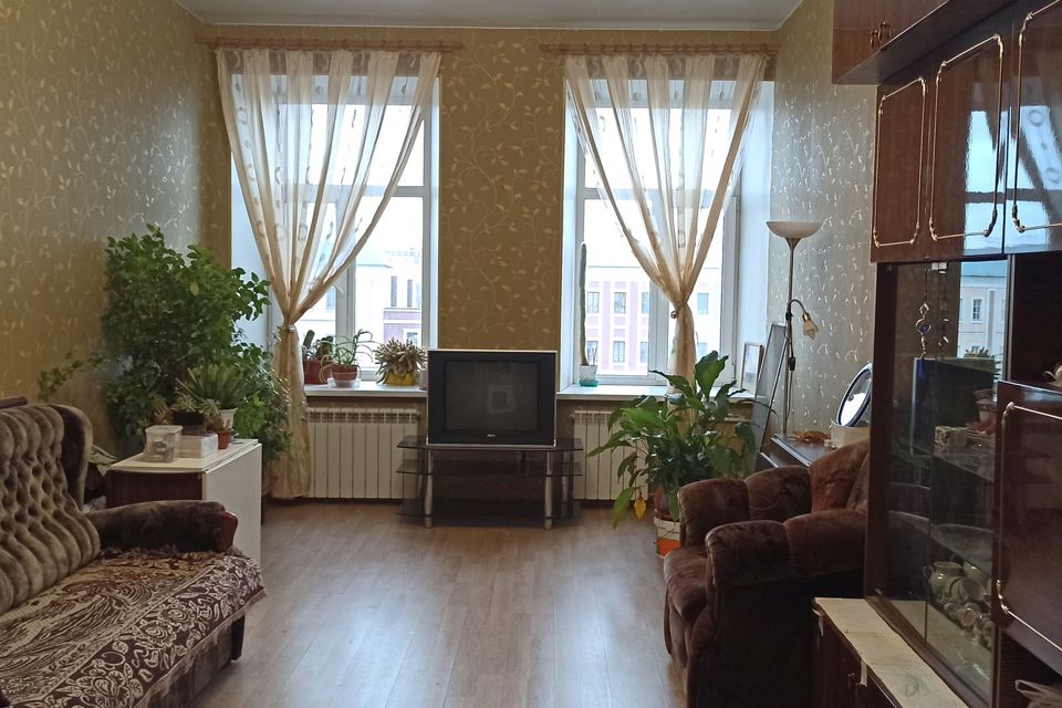 Продаётся 4-комнатная квартира, 191.3 м²