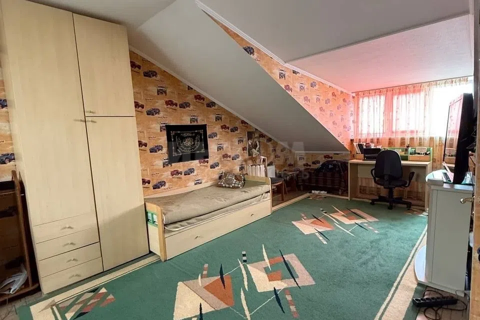 Продаётся 3-комнатная квартира, 196 м²