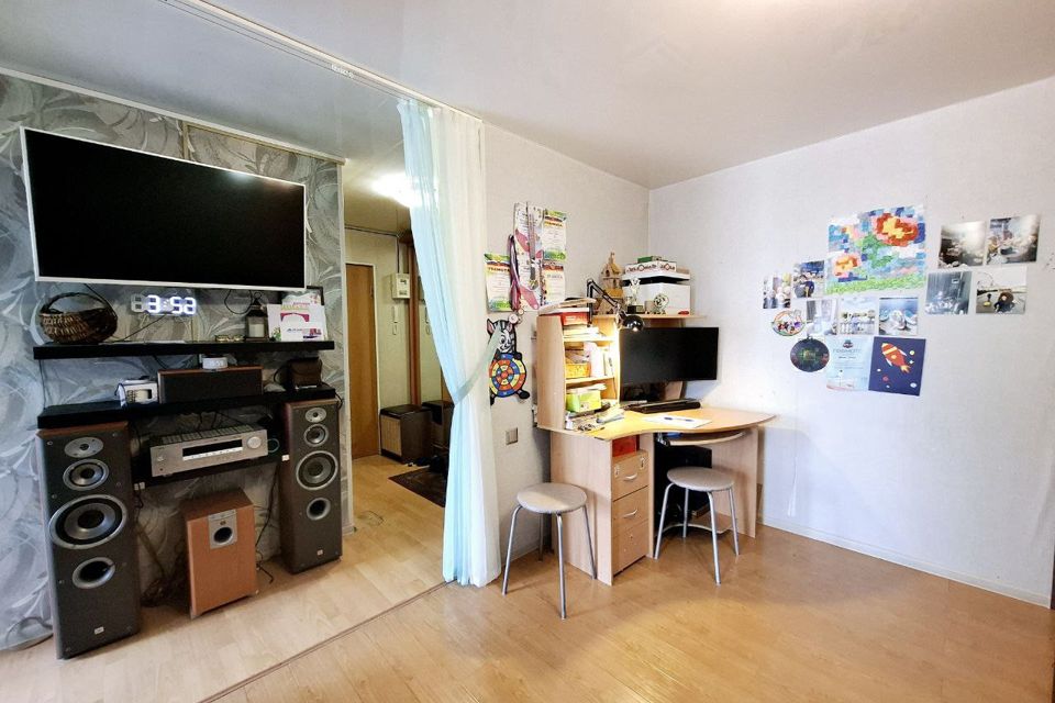 Продаётся 3-комнатная квартира, 55.6 м²