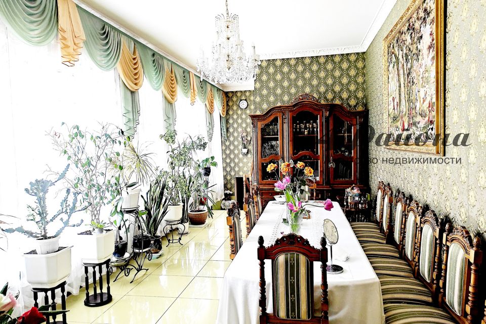 Продаётся 3-этажный дом, 400 м²