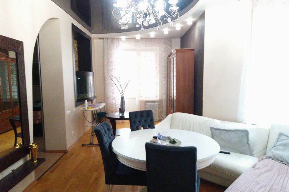 Продаётся 3-комнатная квартира, 105 м²