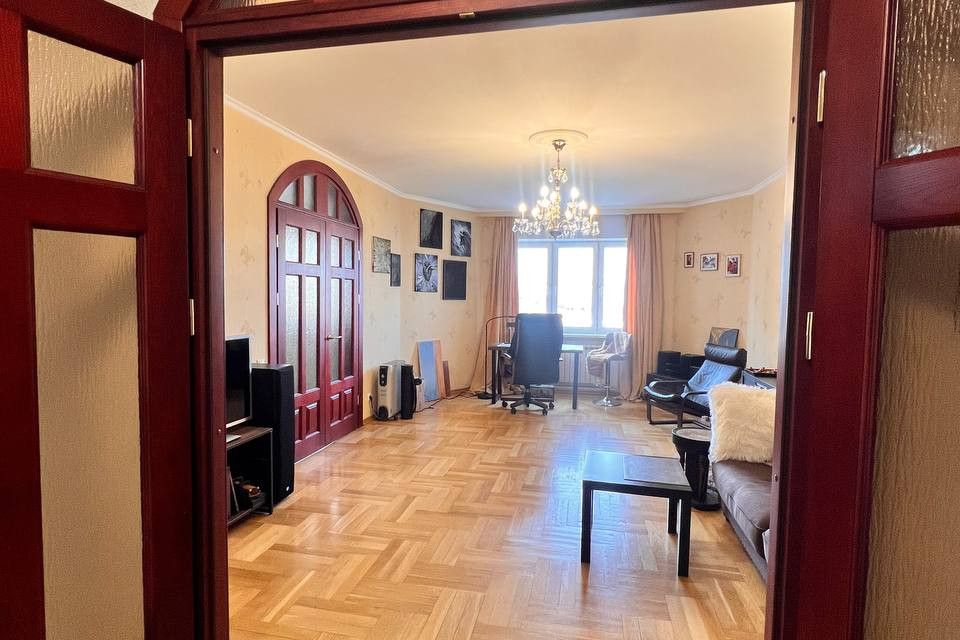 Продаётся 3-комнатная квартира, 106.7 м²