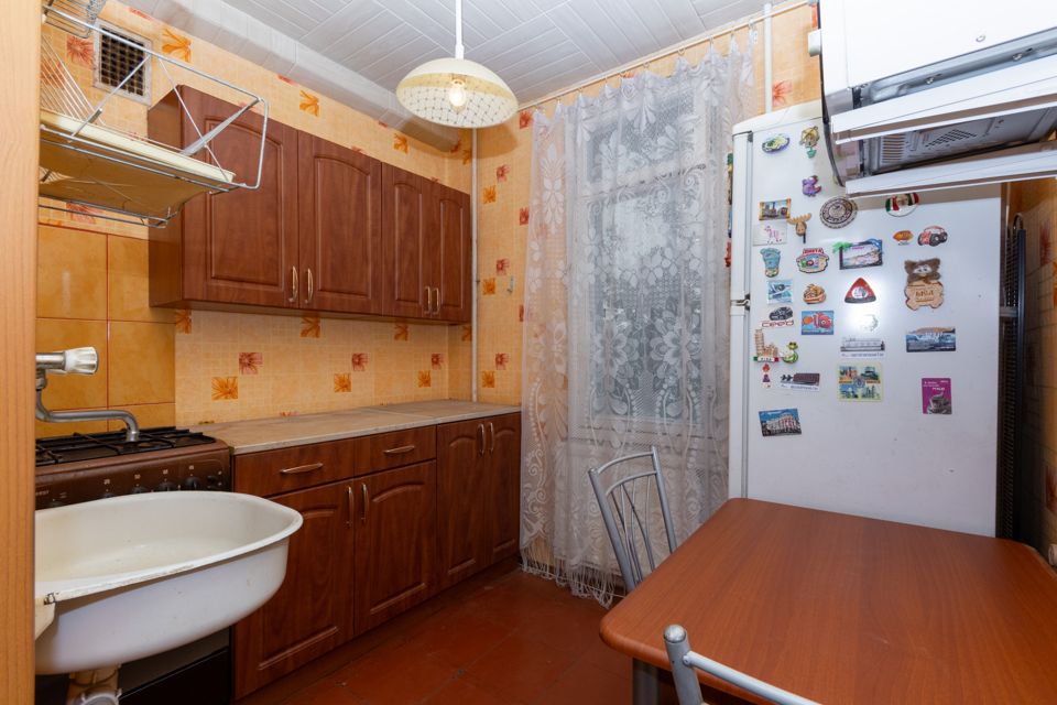 Продаётся 4-комнатная квартира, 49.6 м²