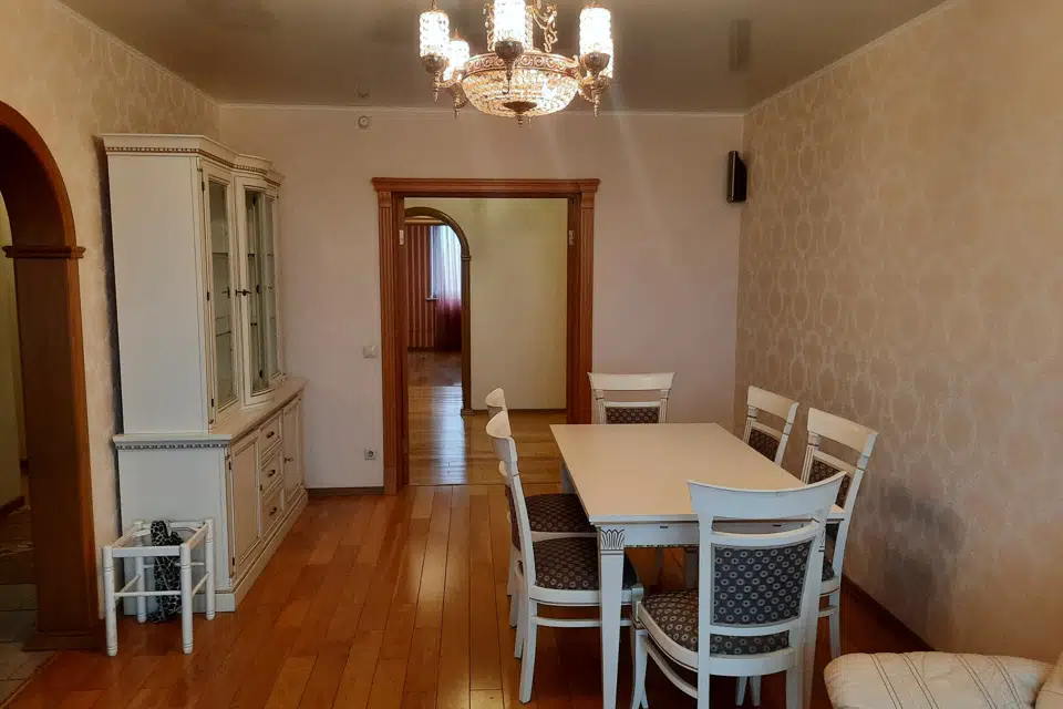 Продаётся 4-комнатная квартира, 106.3 м²