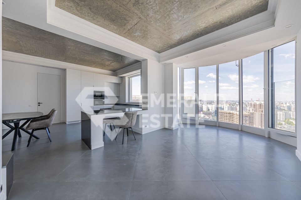 Продаётся 4-комнатная квартира, 321.3 м²