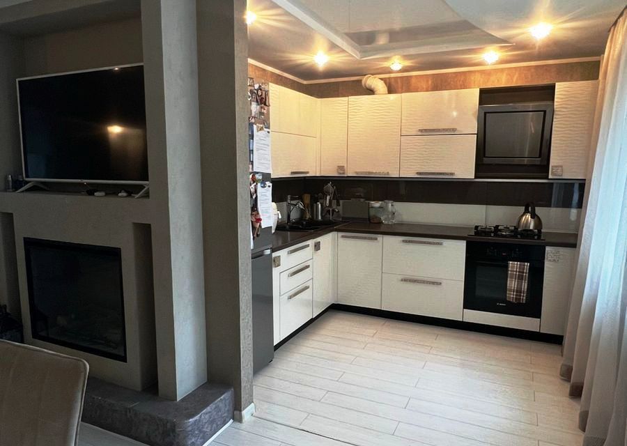 Продаётся 3-комнатная квартира, 117.9 м²