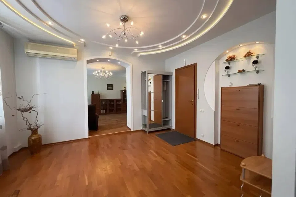 Продаётся 4-комнатная квартира, 115 м²