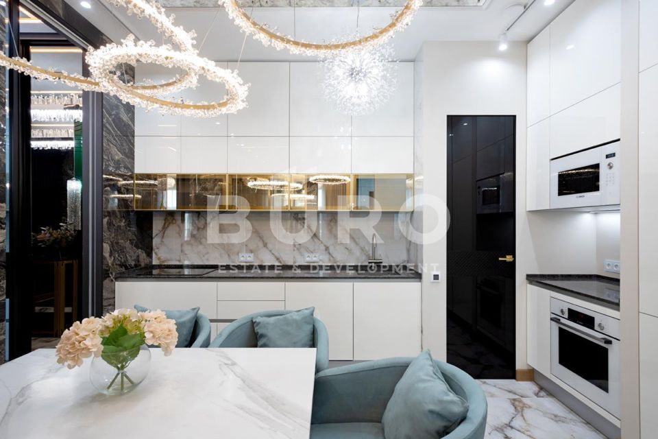 Продаётся 3-комнатная квартира, 103 м²