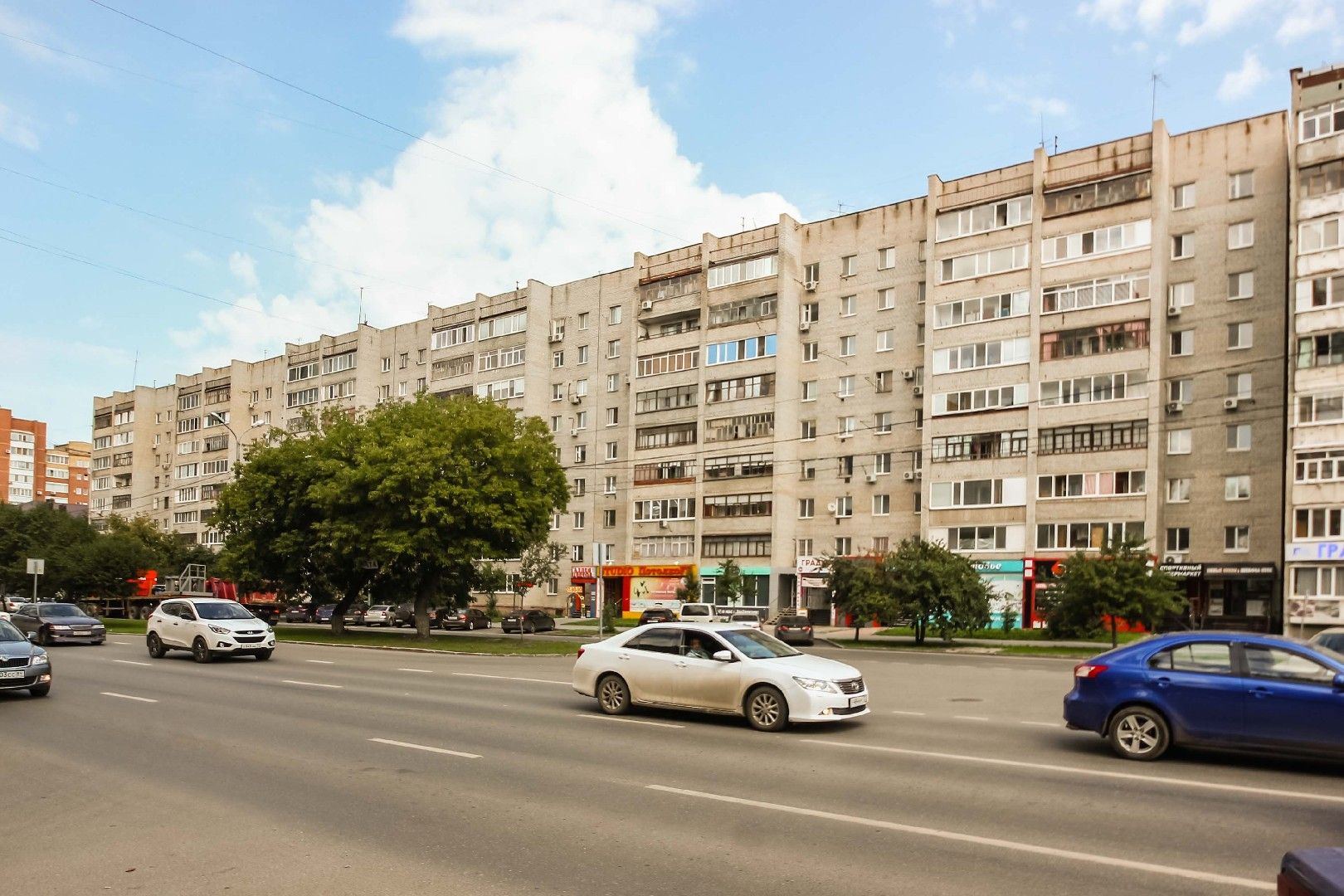 Квартира в тюмени 50 лет октября. Тюмень улица 50 лет октября 21а. 50 Лет октября д 21а Тюмень. 50 Лет октября 21. Тюмень улица 50 лет октября 21а Левша.