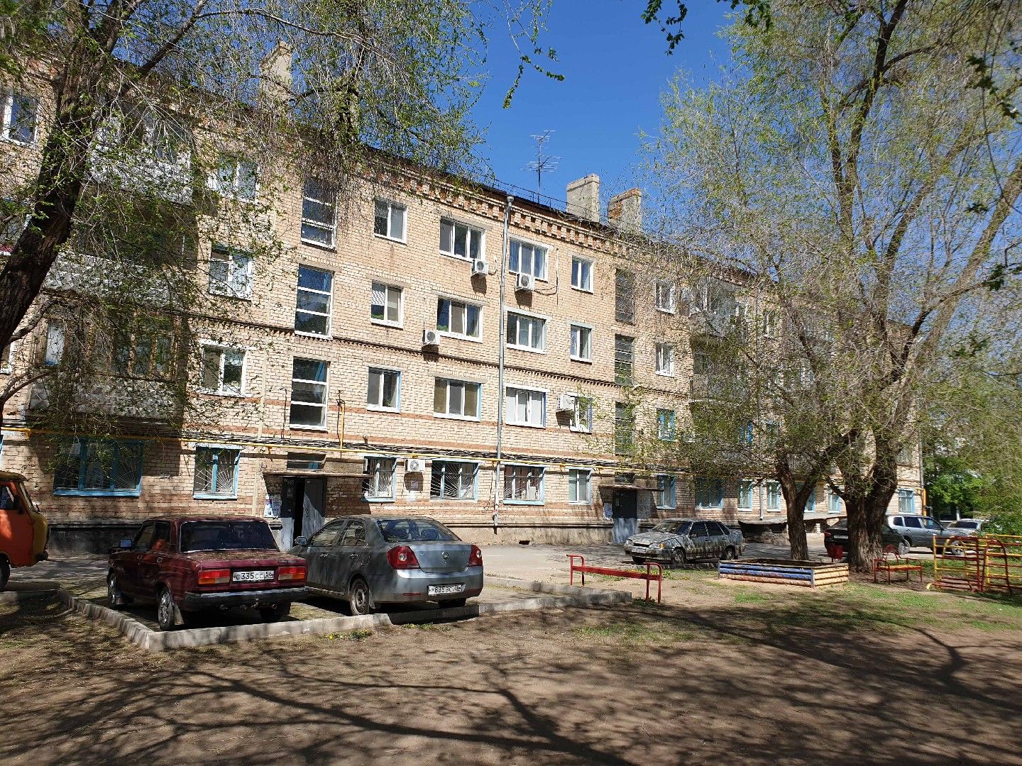 Дом в оренбурге в центральном районе. Проспект Победы 124 Челябинск. Оренбург Центральная улица дом 20. Комсомольская 124 Оренбург.