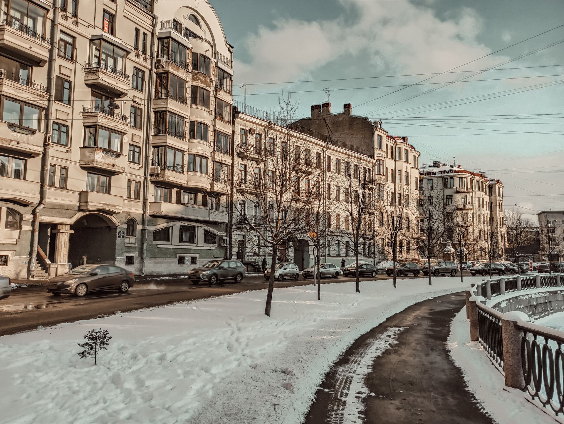 Дом по адресу набережная реки Карповки, 21