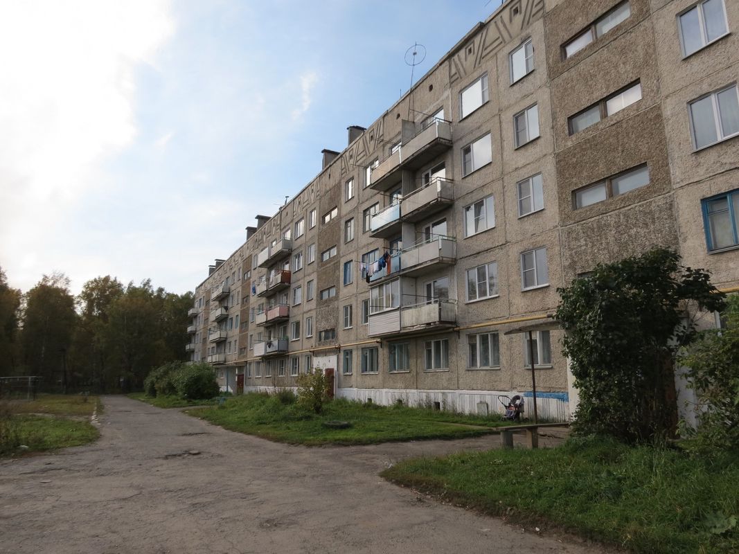 Алтайский край первомайское сибирская 8 квартира 2 фото. Первомайская 1в симферополь. Ельничное сельское поселение омская область. Квартира в селе первомайское. Комсомольская 34.