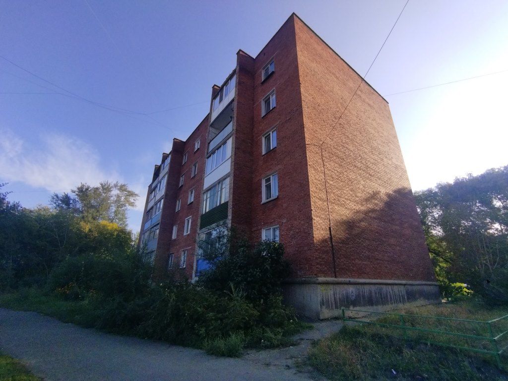 Купить 2-комнатную квартиру, 52 м² по адресу Омск, посёлок Амурский