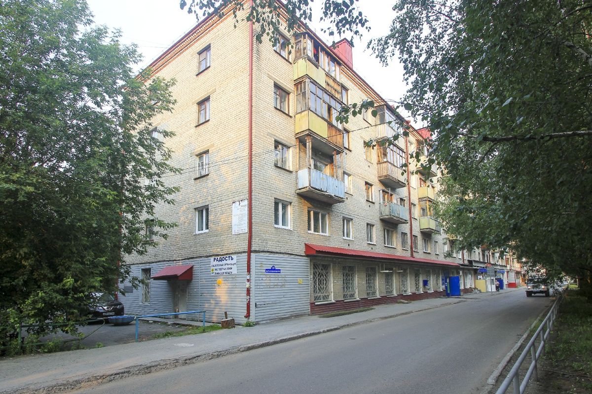 Купить 2-комнатную квартиру, 43 м² по адресу Тюмень, проезд ...
