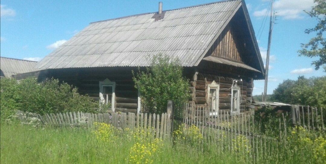 Зюкайка пермский край. Большой деревенский дом. Старые дома в деревне. Старинный дом в деревне. Свой дом в деревне.