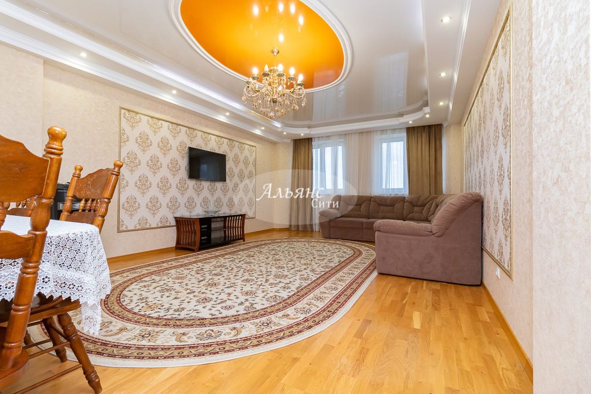 Купить 3-комнатную квартиру, 109.4 м² по адресу Омск, Континентальный м ...
