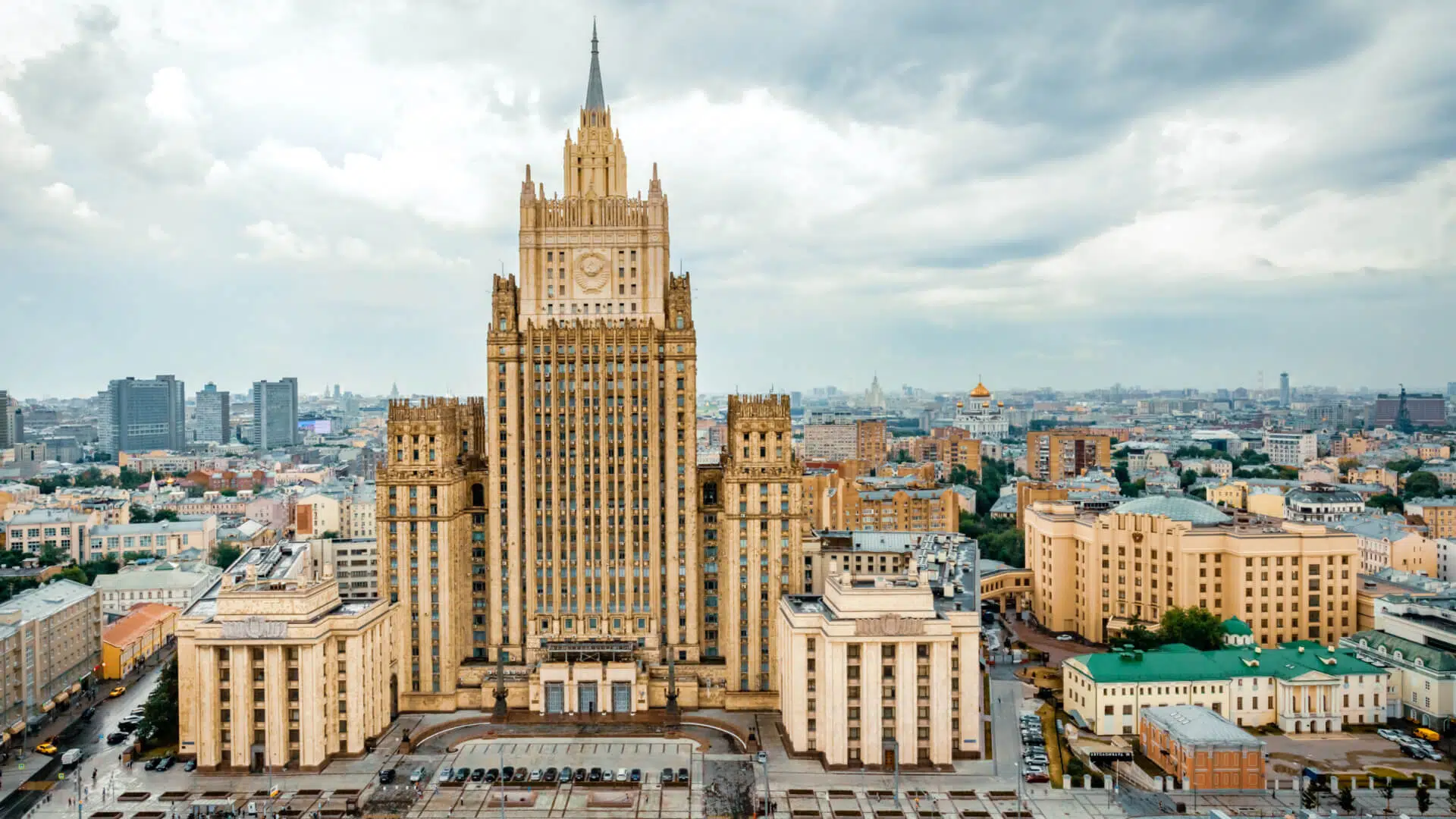 Район Арбат в Москве: детские сады, школы, жилье, история района,  интересные и красивые места на новом и старом Арбате, инфраструктура и  общественный транспорт - Недвижимость - Журнал Домклик