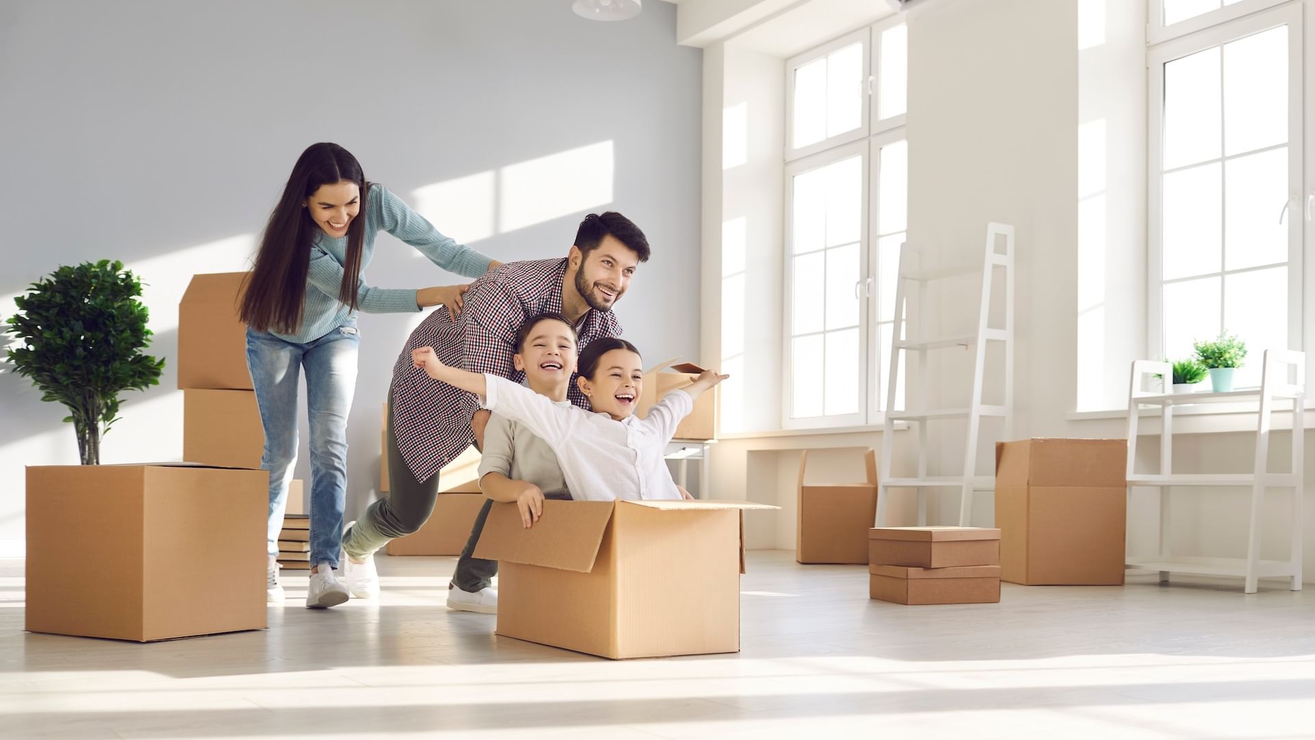 Семейная ипотека: условия, как получить кредит с господдержкой в 2024 году  для семей с детьми - Ипотека - Журнал Домклик