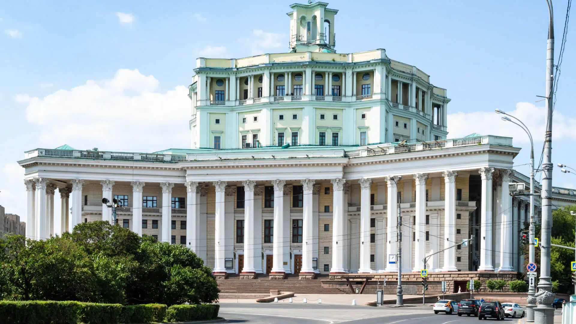 Район Сретенка в Москве: школы, история, достопримечательности, жилье,  детские сады, интересные и красивые места на улице Сретенка, инфраструктура  и общественный транспорт - Недвижимость - Журнал Домклик