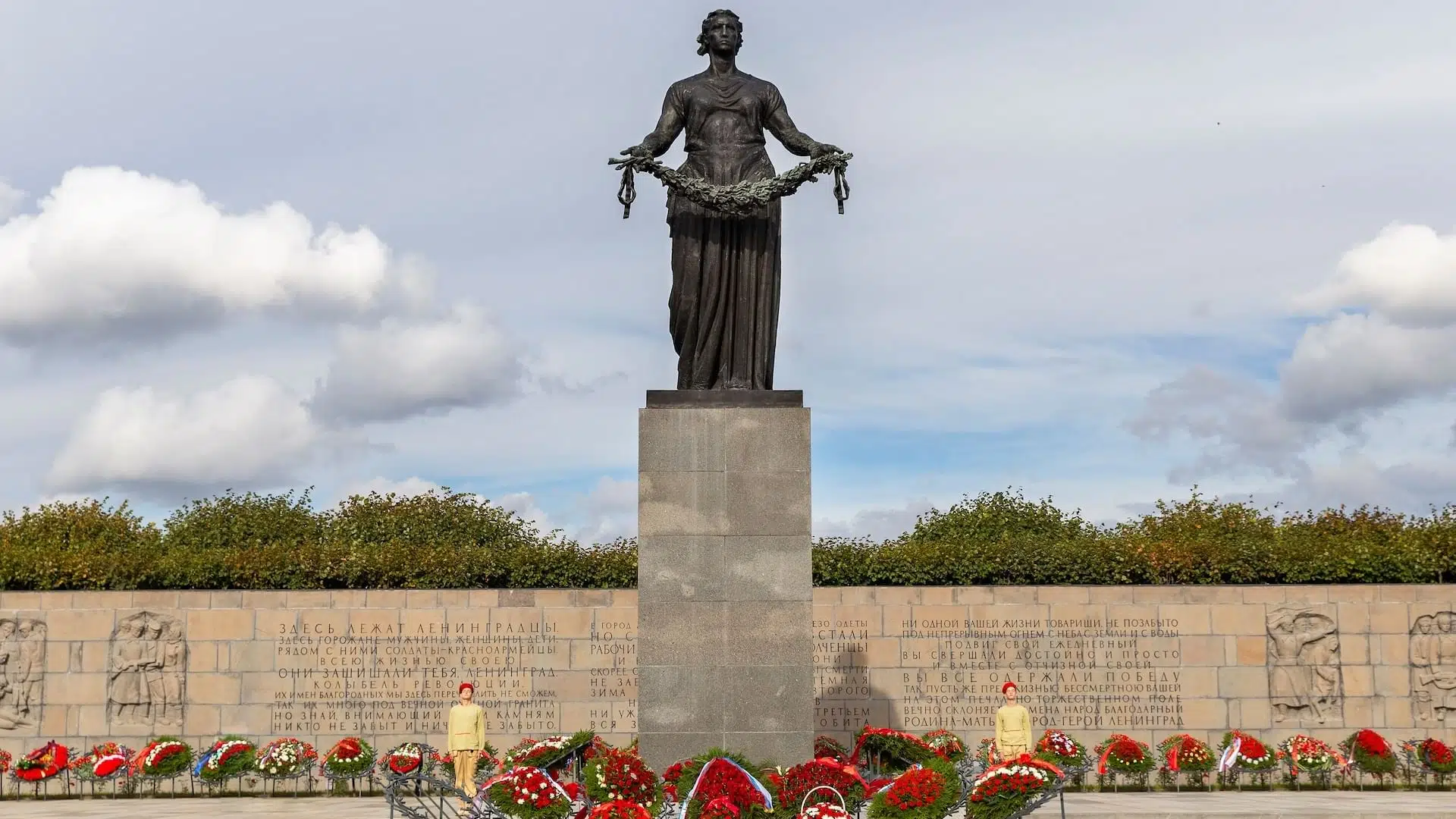 Пискаревское мемориальное кладбище