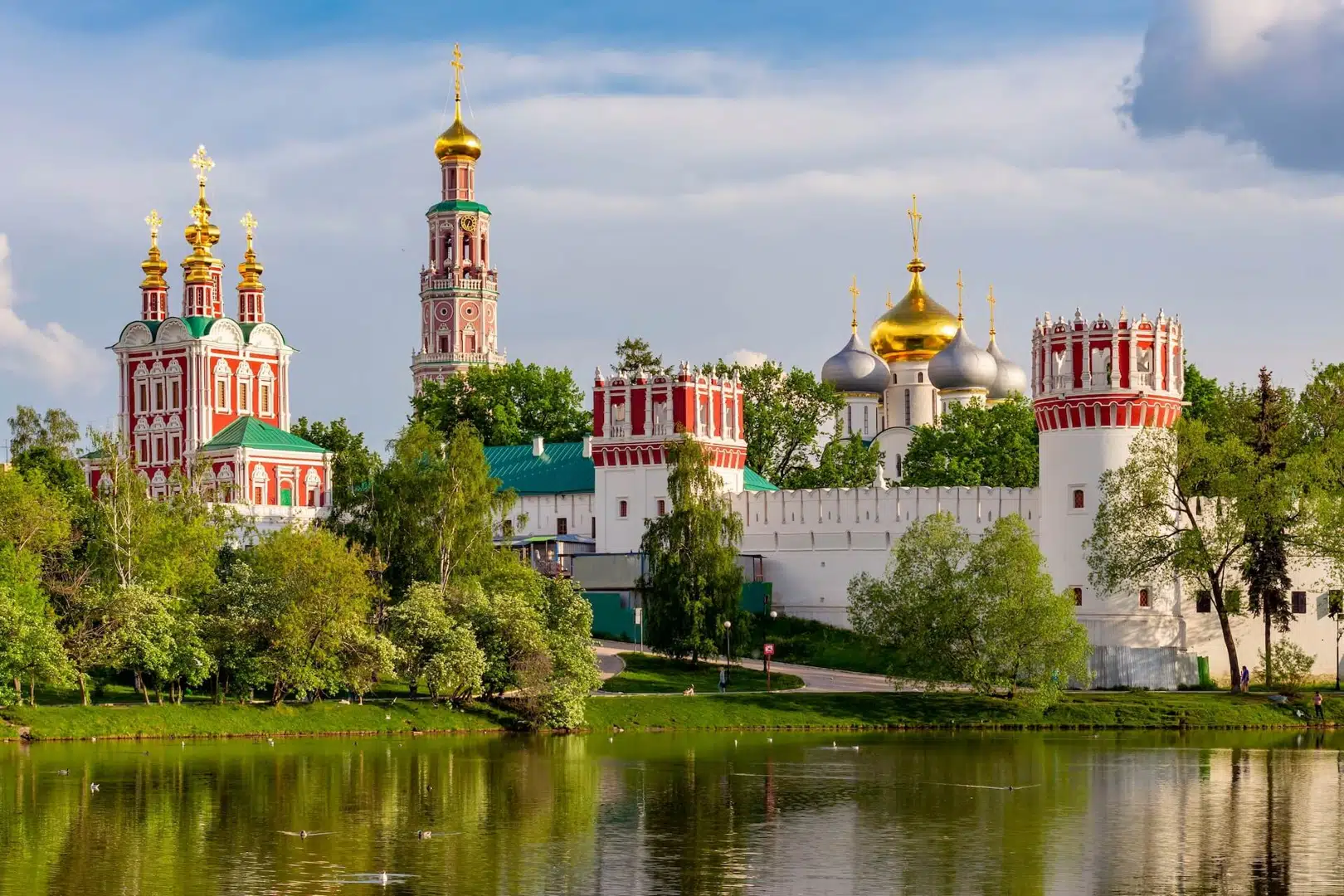 Район Хамовники в Москве: детские сады, школы, жилье, история района,  интересные и красивые места в Хамовниках, инфраструктура и общественный  транспорт - Недвижимость - Журнал Домклик