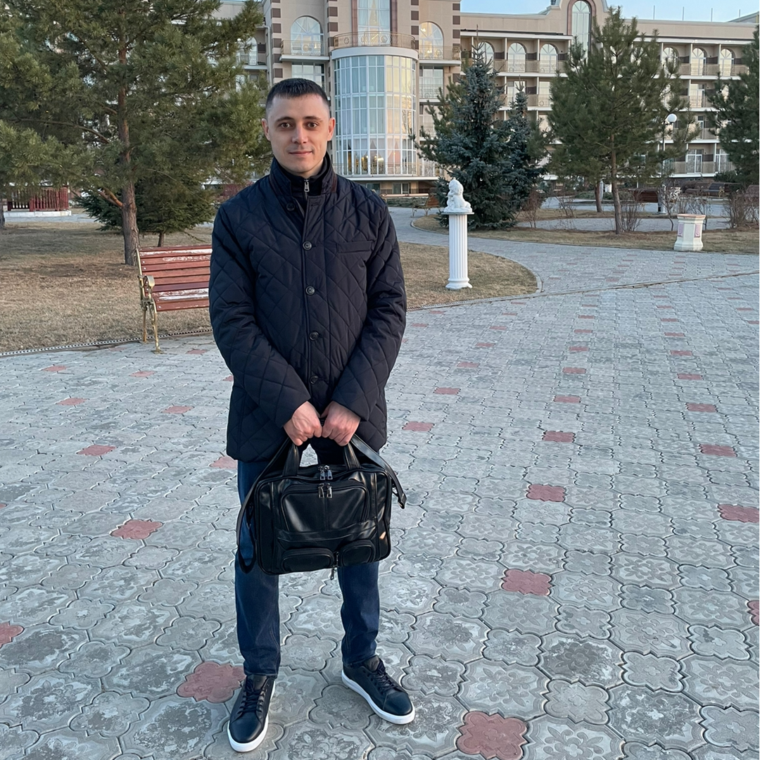 Александр Николаев