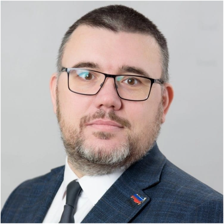 Роман Захаров