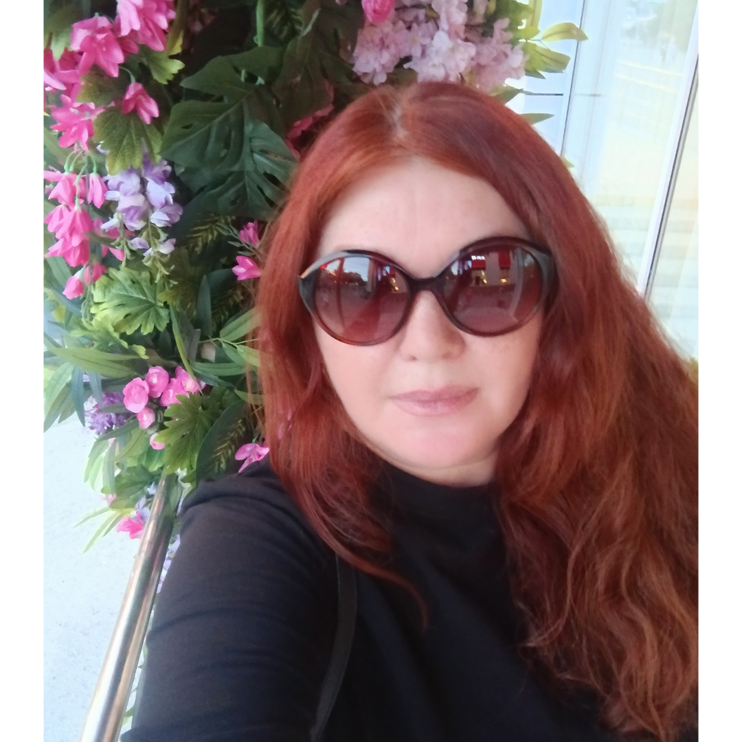 Елена Кухарь