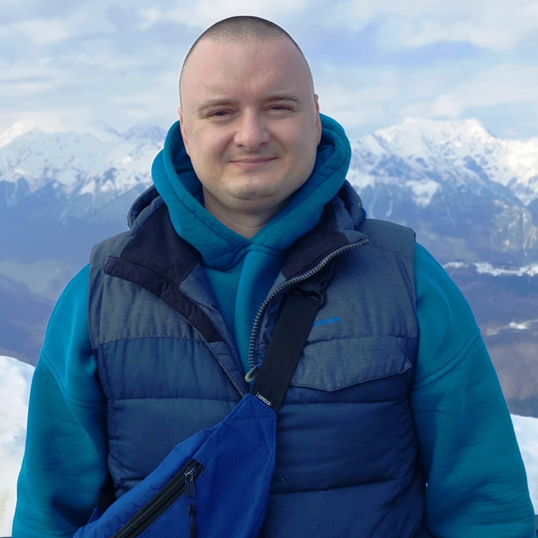 Максим Фролов