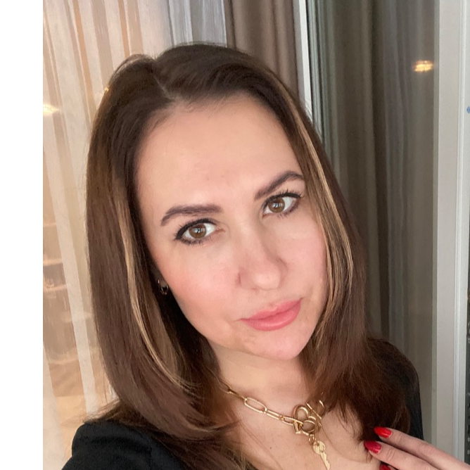 Елена Голикова