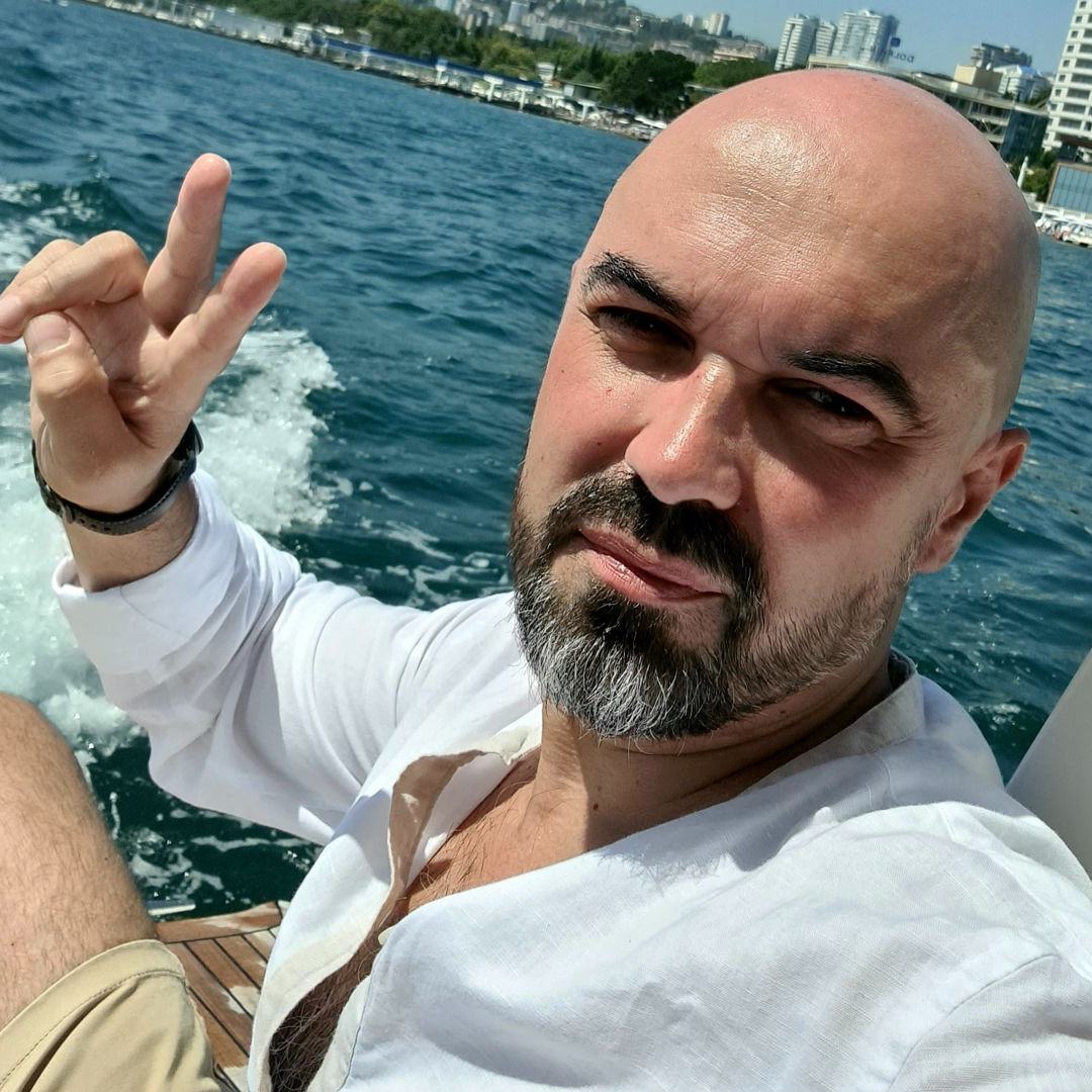Денис Карлагин