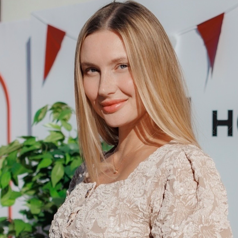 Яна Казакова