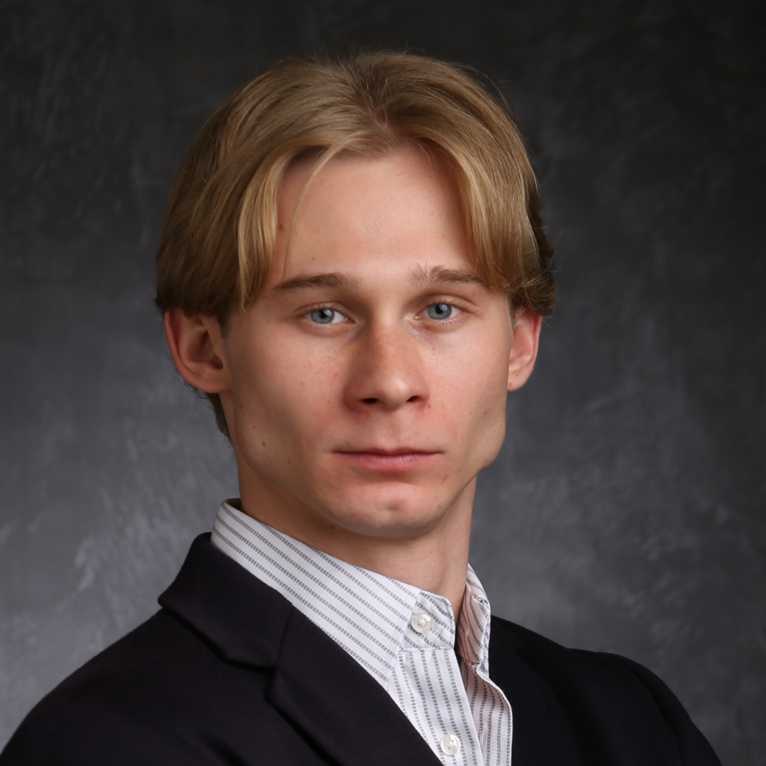 Максим Николаенко