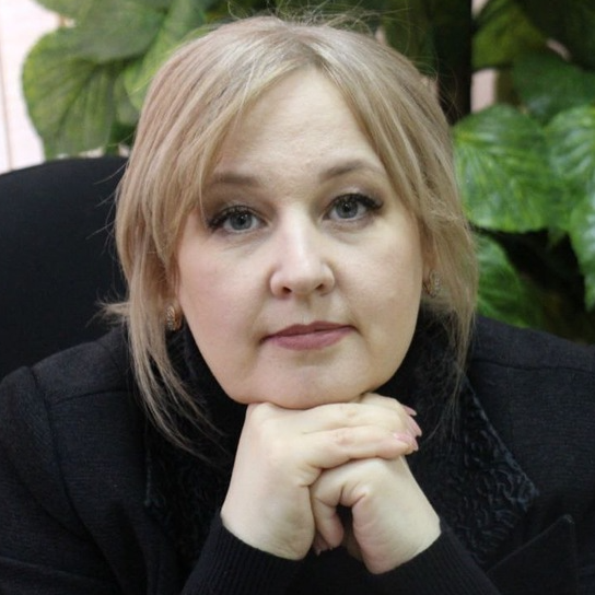 Елена Хвостова