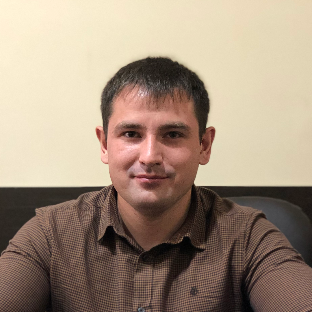 Максим Перов