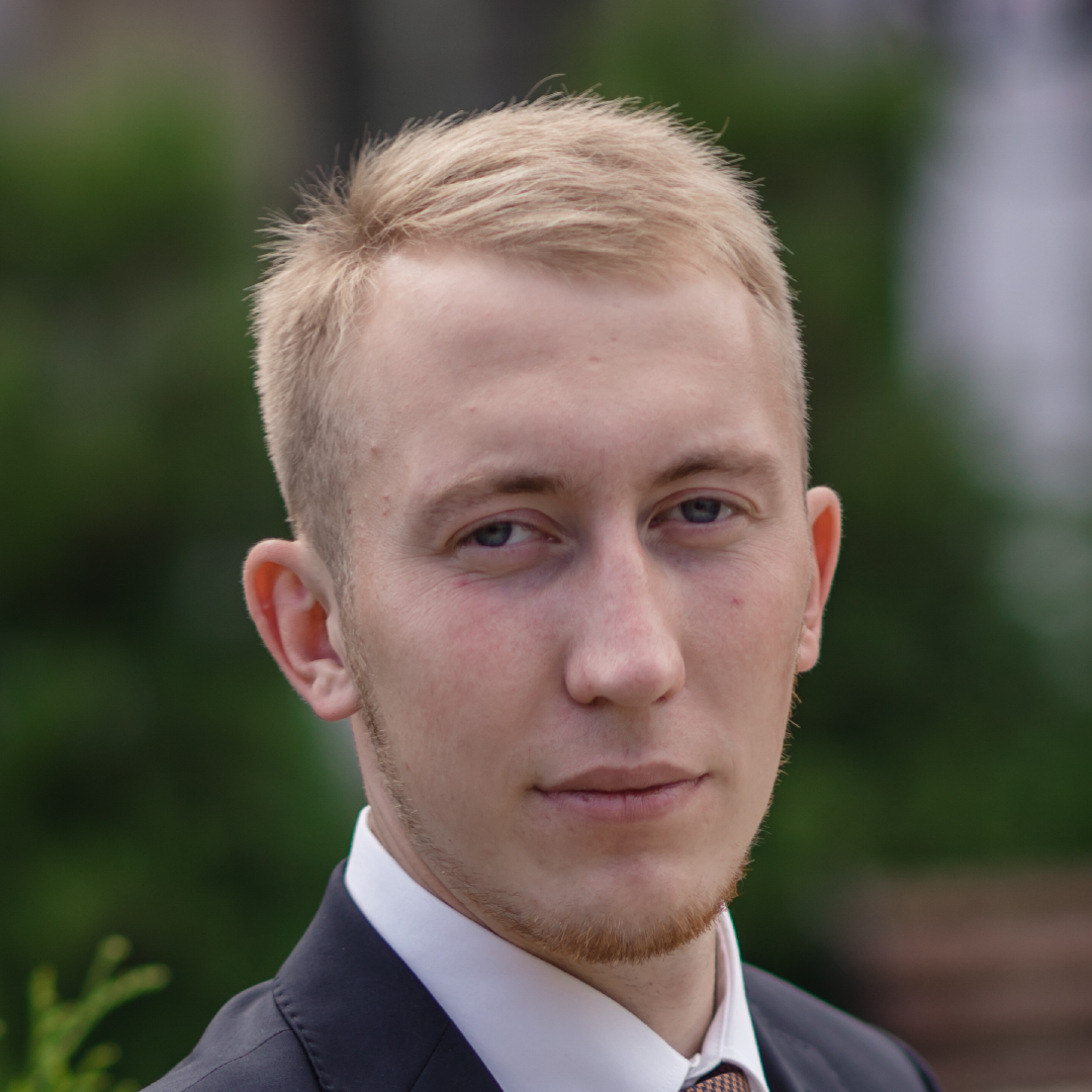 Максим Емельянов