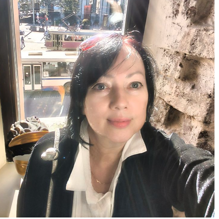 Елена Акопян