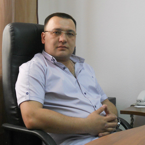 Рустам Ханов
