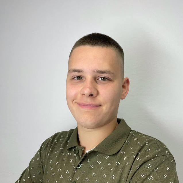 Даниил Сезнев