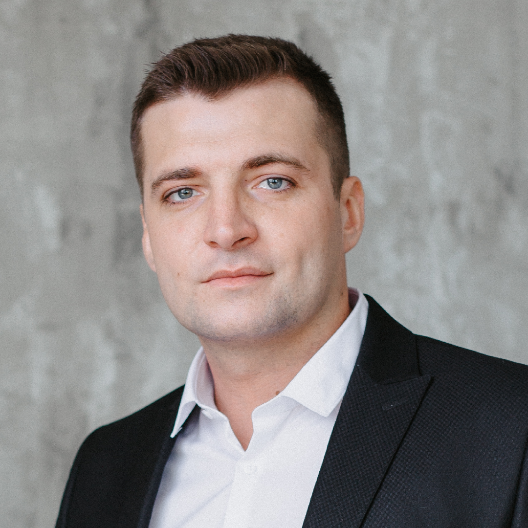 Никита Стайнов